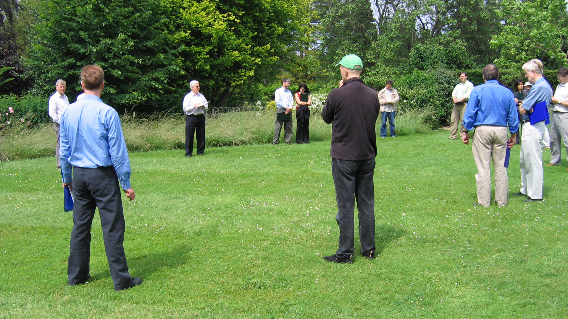 HOW PEOPLE NAVIGATE UNCERTAINTY AND COMPLEXITY